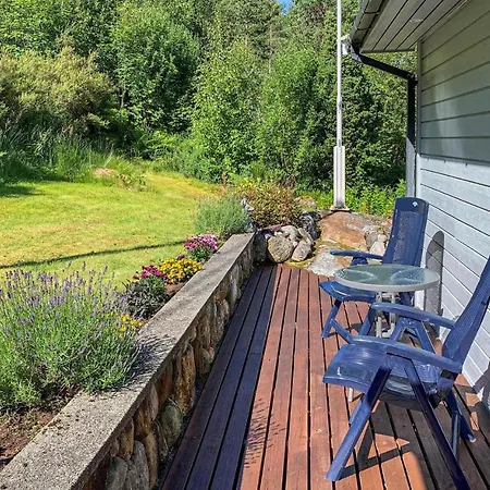 Holiday home Front In With House Sea View