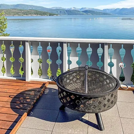 Holiday home Front In With House Sea View *